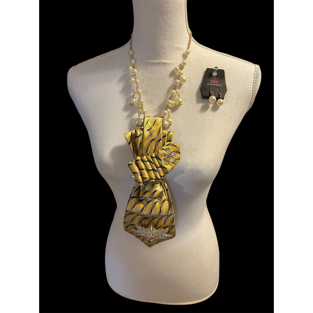 John Ashford Silk Statement Necklace Rhinestone Brooch Faux Pearl Earrings Set - Picture 8 of 10